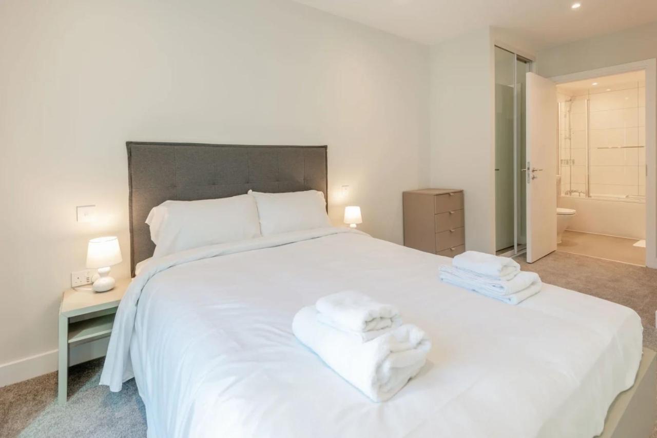 Modern Apartments In Brentford 2 Minutes Walk From Kew Bridge Exteriör bild